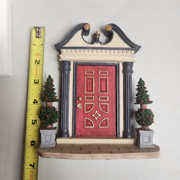 LEMAX VTG 1997 Christmas Village Memory Makers Colonial Red Door Boxed #77068 - Picture 6 of 11